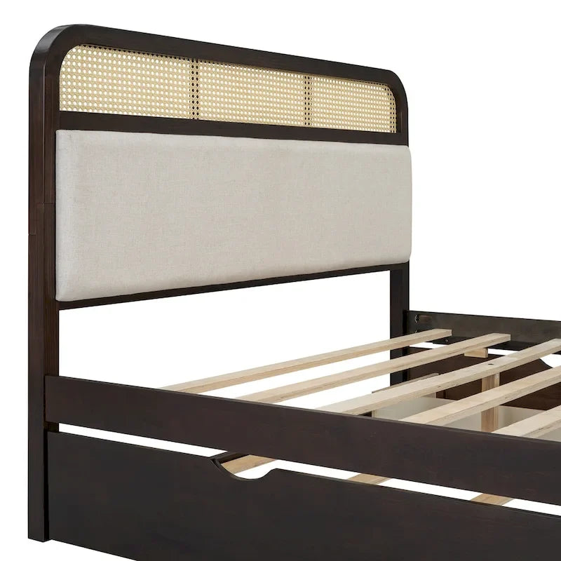 Letto a piattaforma Queen in legno di canna Boho con testiera in legno, letto estraibile e 2 cassetti portaoggetti