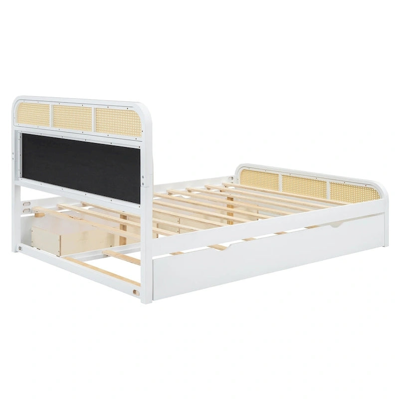 Letto a piattaforma Queen in legno di canna Boho con testiera in legno, letto estraibile e 2 cassetti portaoggetti