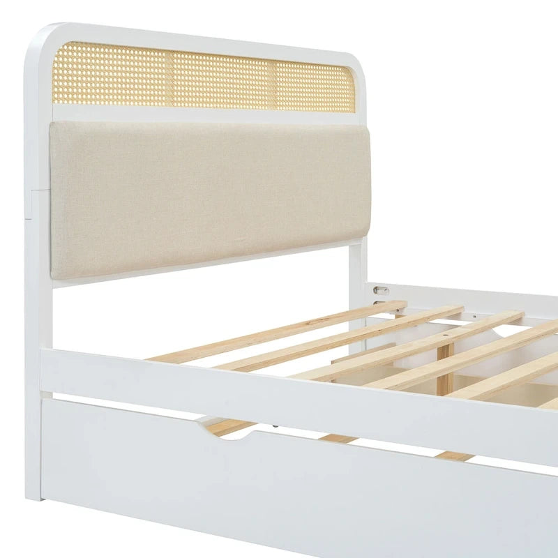 Letto a piattaforma Queen in legno di canna Boho con testiera in legno, letto estraibile e 2 cassetti portaoggetti