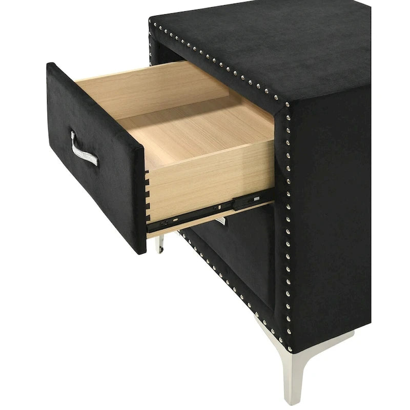 Letto king size Sheridan con pannello imbottito e capitonné, in velluto nero con alette laterali