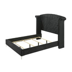 Letto king size Sheridan con pannello imbottito e capitonné, in velluto nero con alette laterali