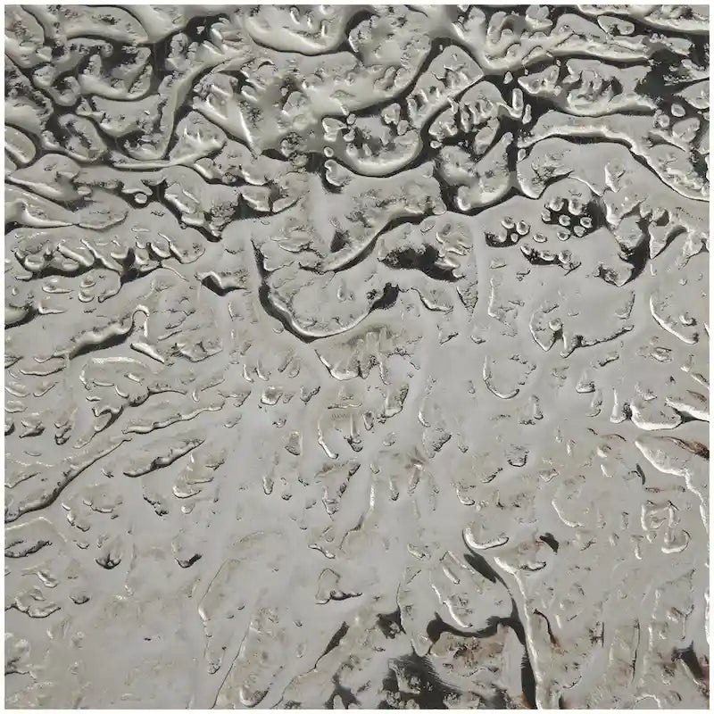 Tavolino d'appoggio/laterale stretto geometrico in metallo e alluminio con texture - Argento, Oro o Grigio